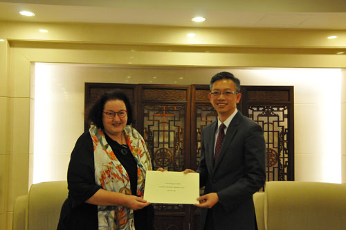 外交部礼宾司副司长兼使团办主任王鲁彤接受新西兰新任驻华大使递交国