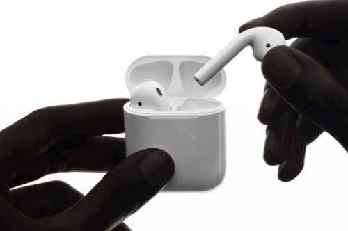 苹果New AirPods真机图曝光 充电盒正面没有充