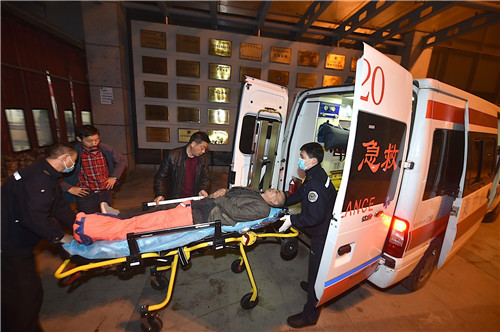 夜班120急救队员"生死时速"背后的故事