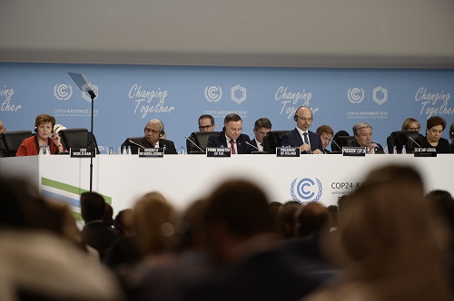 12月3日，在波兰卡托维兹，与会者出席联合国气候变化大会高级别会议。 新华社发