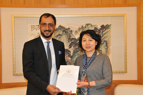 外交部礼宾司副司长李安容接受阿富汗新任驻华大使递交国书副本