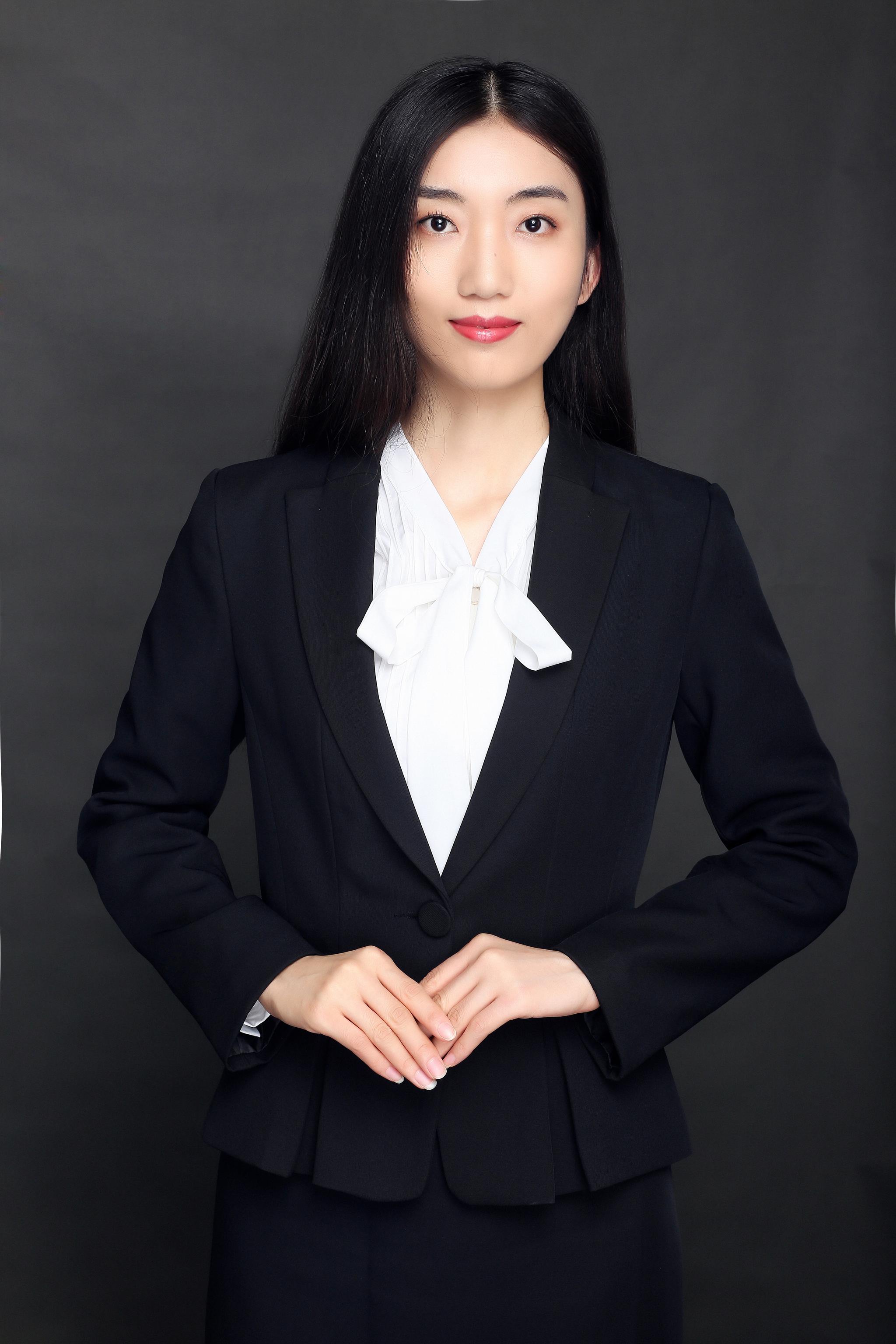 从线下到线上大学准备报考英语专业的邵娜,阴差阳错读了中文系,毕业后