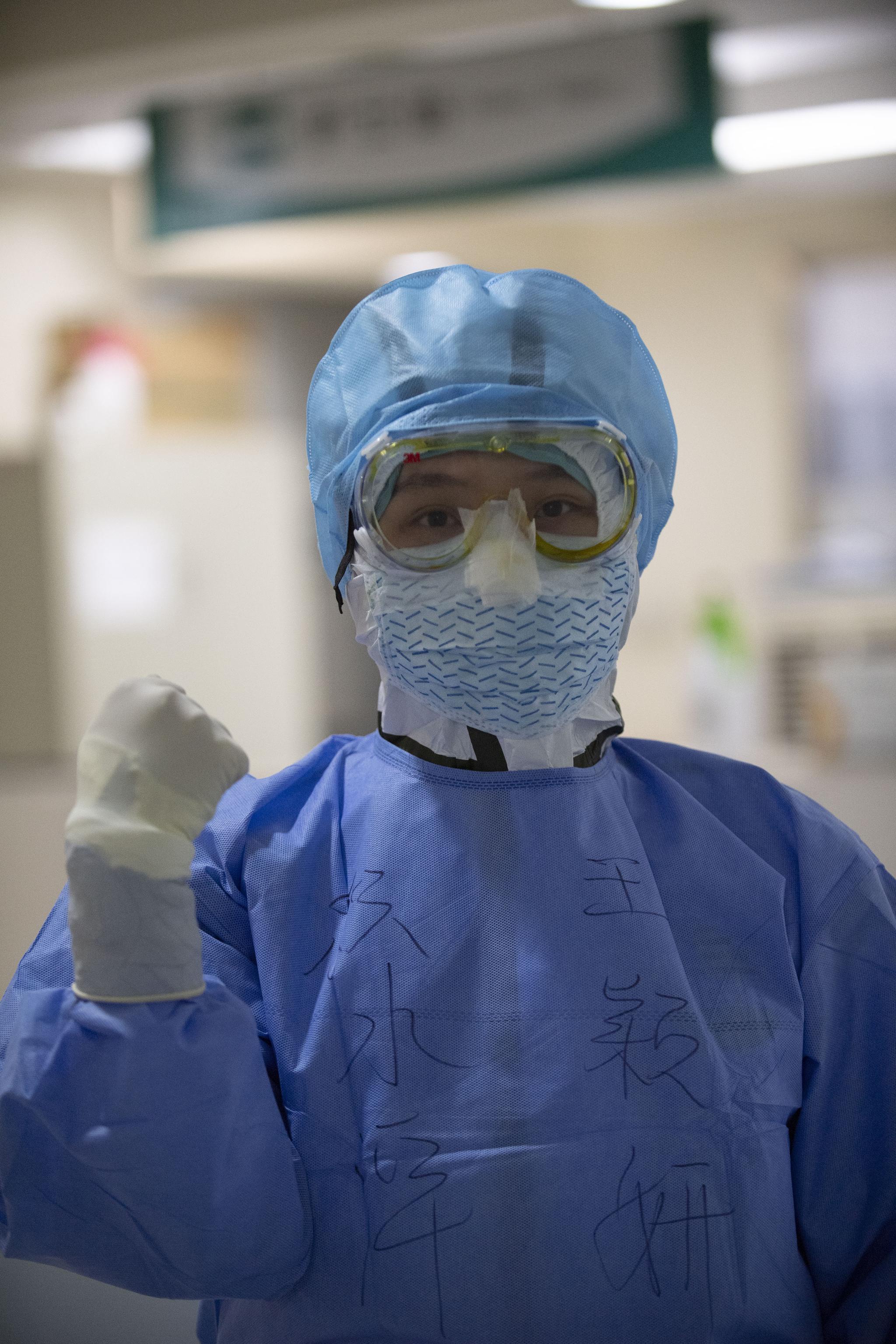 一线医生日志38|出征40天 视频那头儿子叫"小姨"