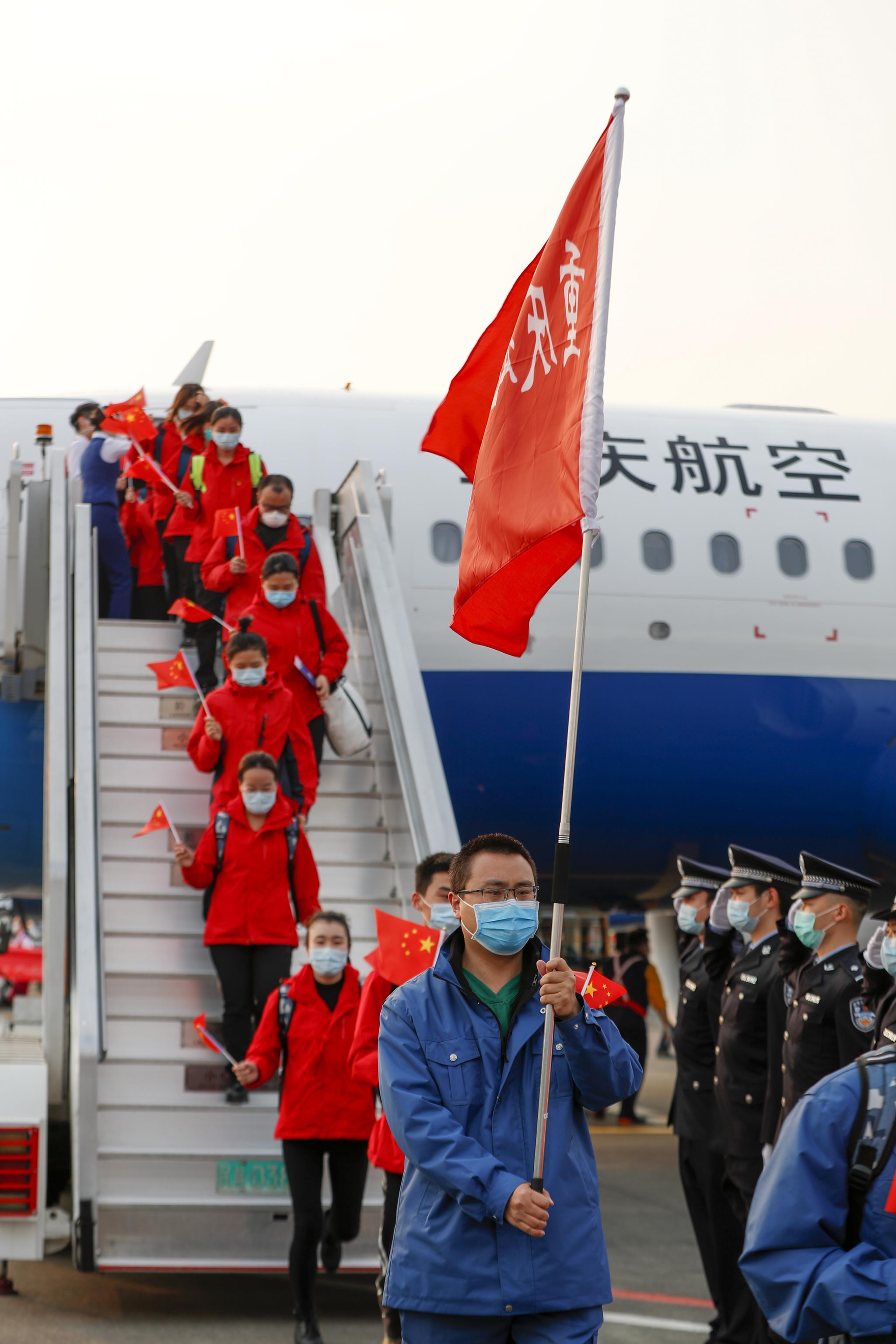 重庆对口支援湖北孝感医疗队首批队员顺利返渝