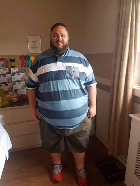 肥胖男子"体重太重,称不上秤",计划自杀后体重减轻24英石