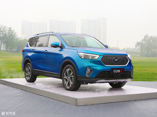 cos1°跳出了长安欧尚以往suv的硬朗设计风格,以大而灵动作为最新的