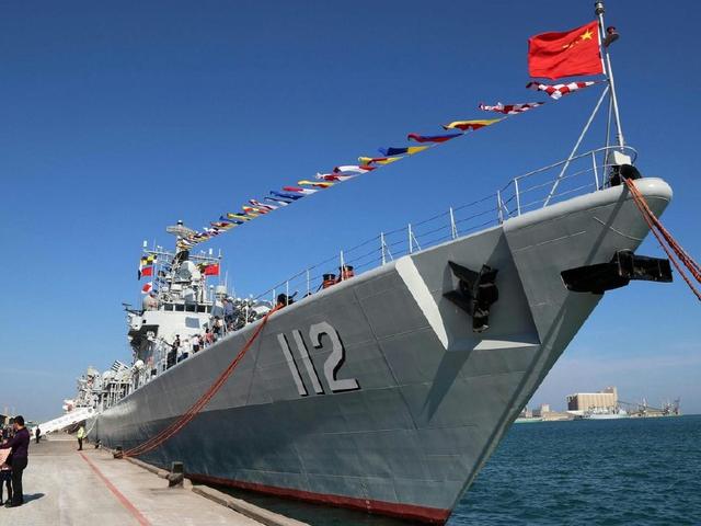 从日本官方公布的照片看,中国海军出动的是舷号为112的"哈尔滨"舰,是