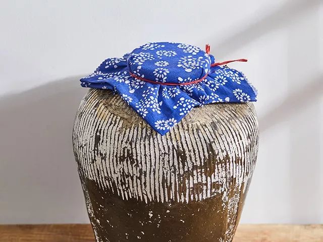 2017年冬天新酿的绍兴黄酒,好大一坛子