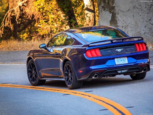 当捷豹f-type遇上福特野马,性价比低到尘埃里?