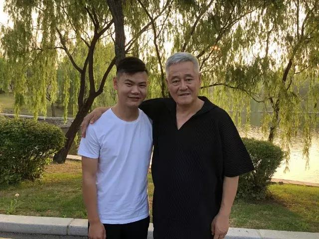 三江锅和赵本山在一起!