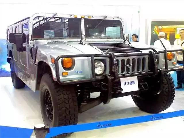 沈飞猎鹰采用了悍马的底盘,车身结构,发动机和变速箱则为自主设计.