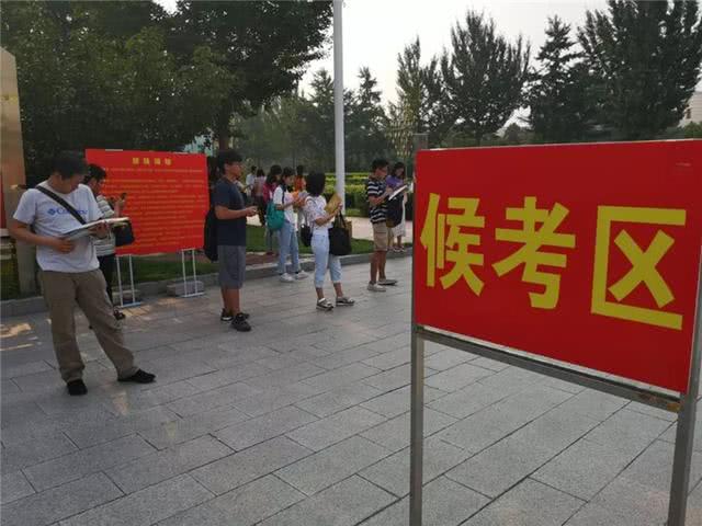 直击全军首次文职人员考试:打造军考过硬品牌