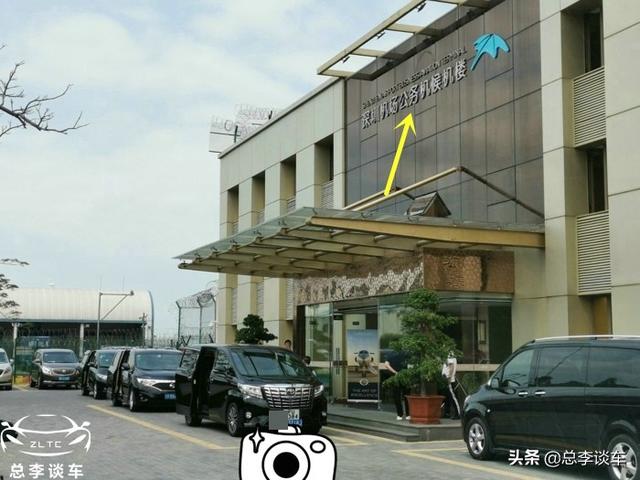 雷克萨斯为什么推mpv？看看候机楼的接待车，这就是答案