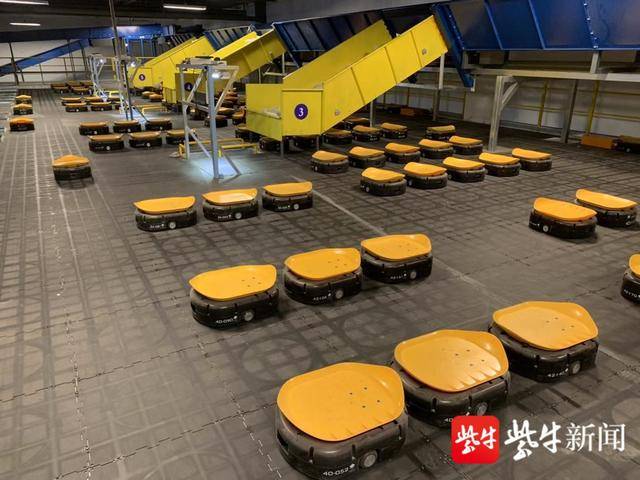 350个邮政"小黄人"分拣包裹显身手 "双十一"你的快递正加速赶来!