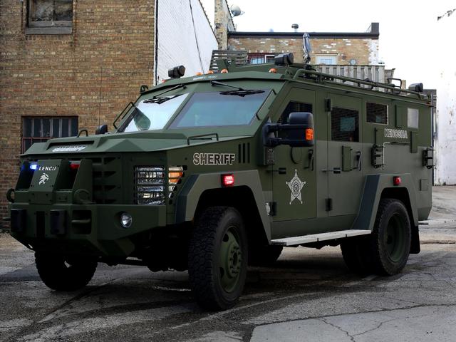 该公司的"熊猫"系列战术装甲车辆是北美最受信赖的警用swat车辆,超过