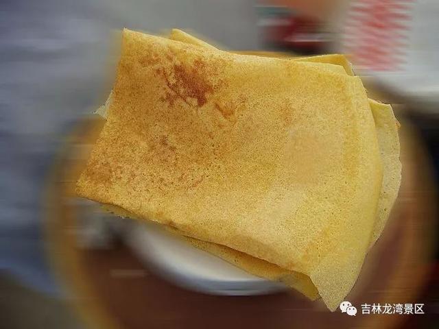 辉南县四方顶子山下的美味之石道河大煎饼