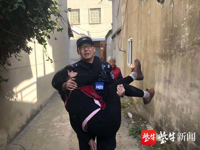 原来19日那天,她晕倒在家中,幸好民警及时送她去抢救.