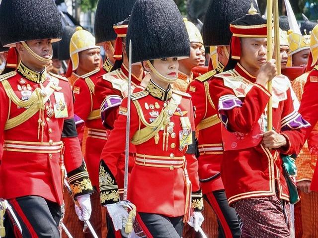 泰国国王军装礼服图片