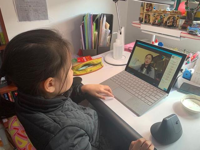 孩子在家上网课有三种表现假勤奋开学后成绩差距一目了然