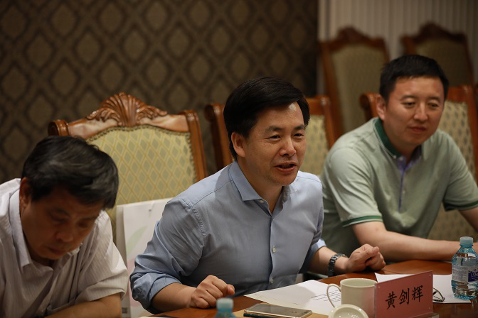 万里智库首席研究员,国家发改委国际合作中心首席经济学家万喆也谈到