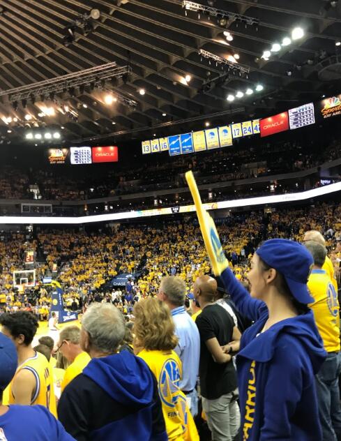 nba总决赛偶遇袁姗姗 身穿33号球衣活力满满-娱乐频道