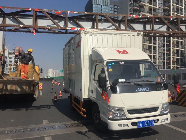 车窗升降故障 电动车启动不了 电机异响怎么解决