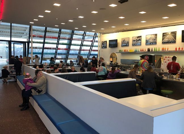 一把枪加3种油!美国加油站竟有这么多意想不到的特色!