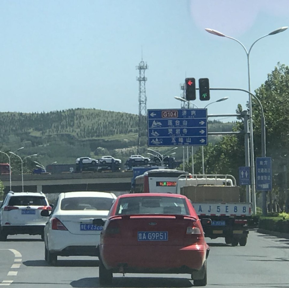 济南长清区大学路与104国道堵了?