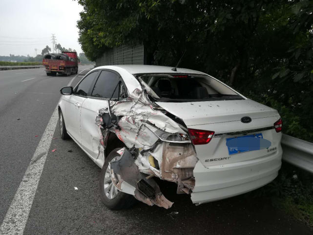  小車應急車道彎道停車釀車禍