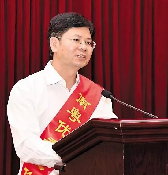 春色满园育桃李 九月硕果在枝头