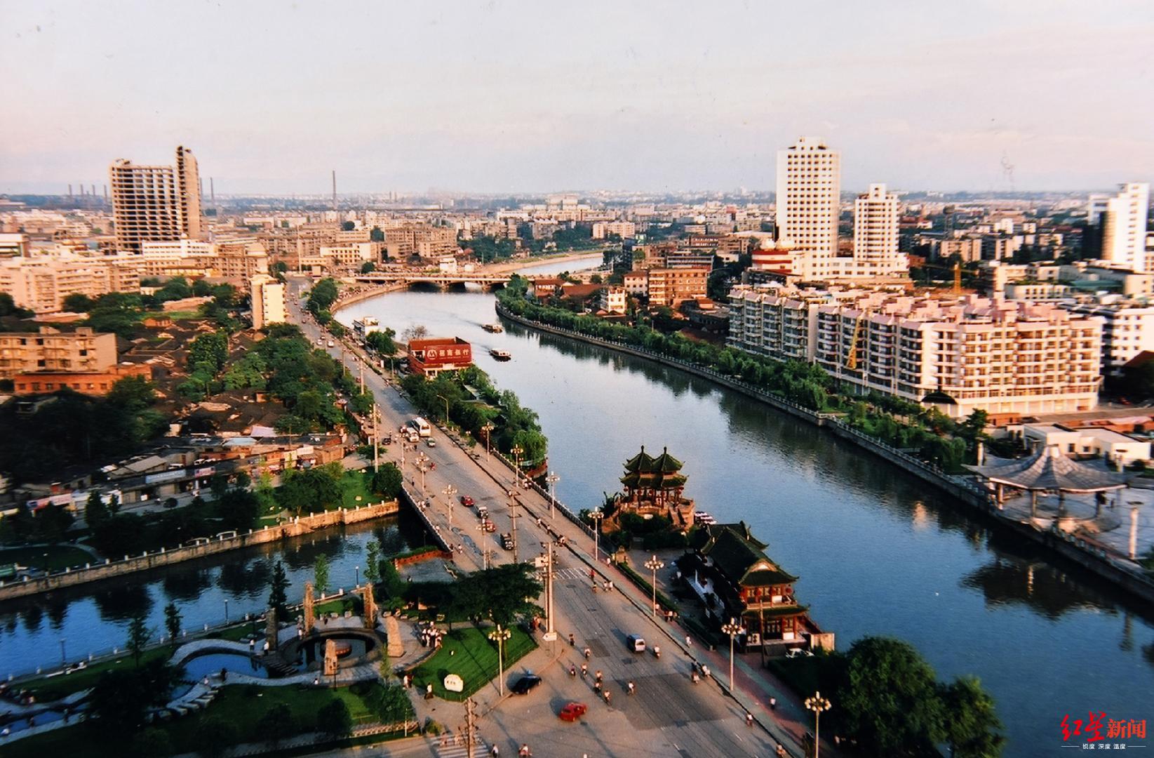 爱成都就拍成都这批老照片藏有明星大腕的青涩芳华