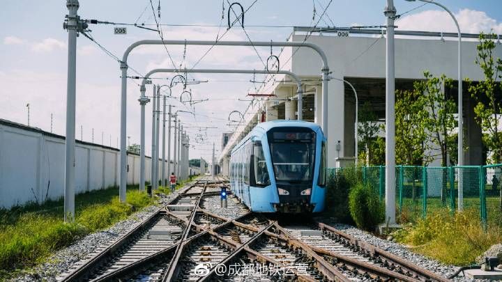 成都有轨电车跑起来了!
