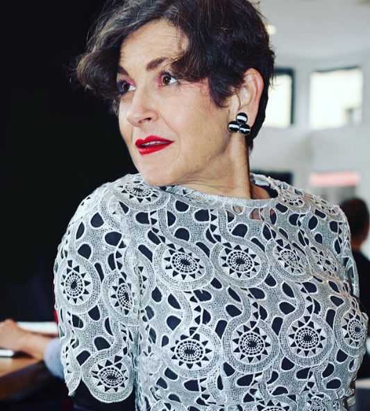 68岁美国老太太穿起中国旗袍,将美演绎到了极致!