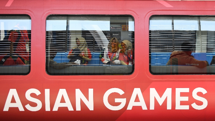 南部和北部,本届亚运会的举办场地扎卡巴林体育中心就位于穆西河南岸