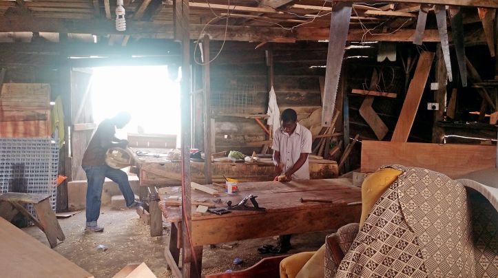 加纳的一家棺材铺.摄影/刘冰