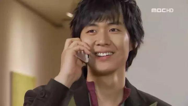 而延政勋虽然是新人,但是在本剧中的表现也非常出色,收获了一大批粉丝