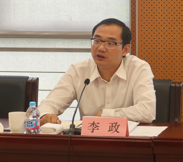 本报专访崇明区委副书记,区长李政.