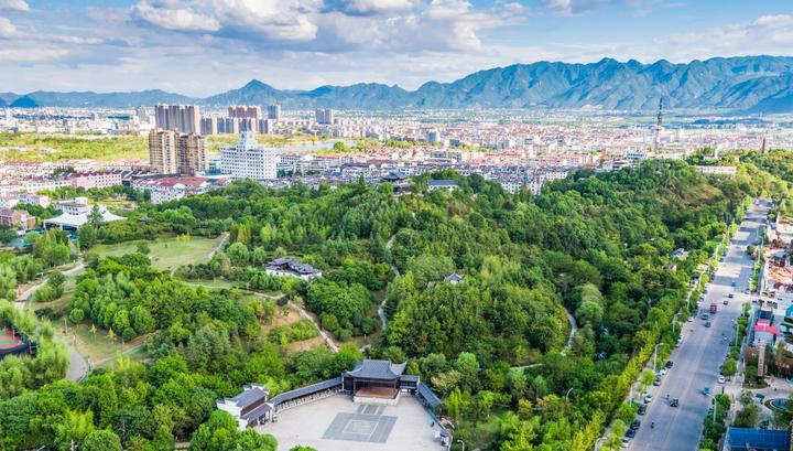 整个公园以体现浦江传统文化与民俗风情为主线,以居民健身锻炼和休闲