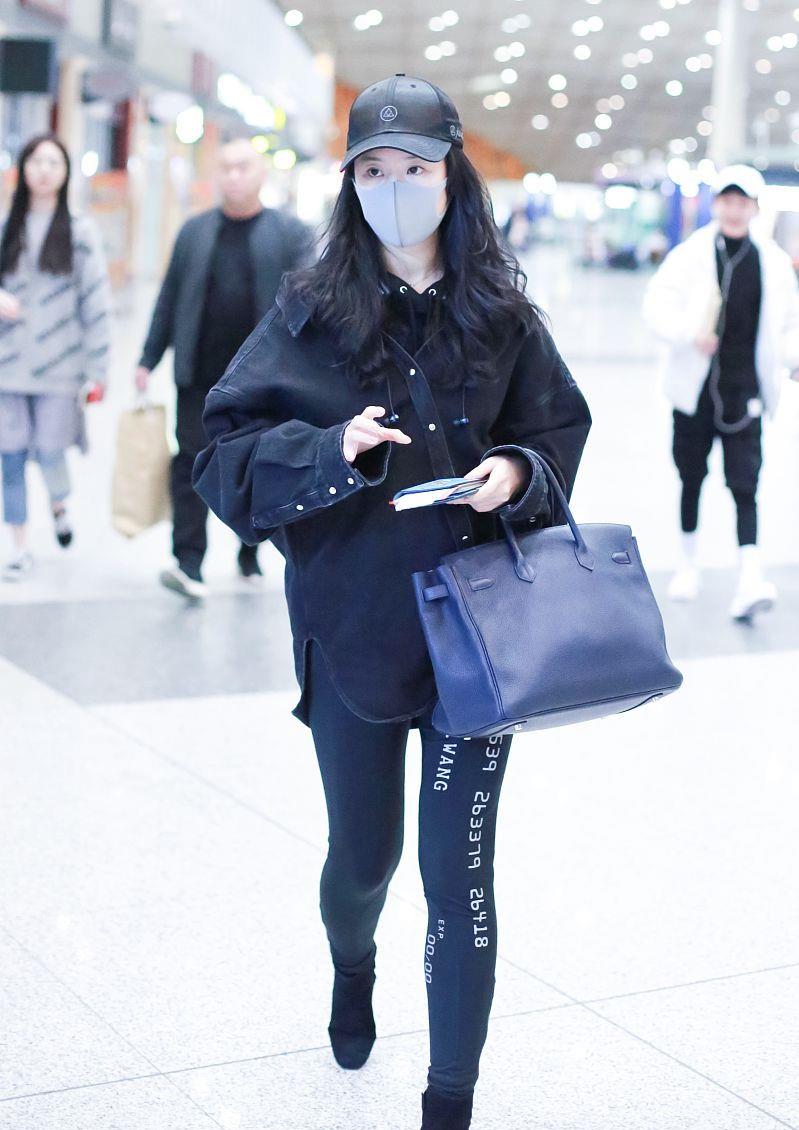 "神仙姐姐"刘亦菲真低调,牛仔外套配健美裤也这么美,真女神!