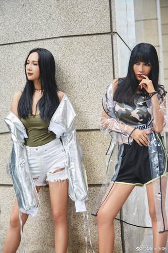 张咪曾助阵女儿综艺 感动落泪称“终于有人保护我”