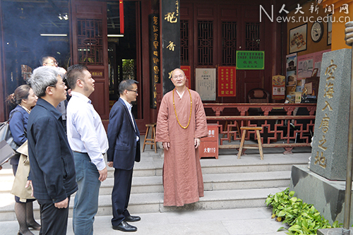 围绕调研主题,教授考察团一行先后走访了福州开元寺,莆田广化寺,福清