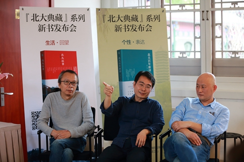 嘉宾发言(左起橡子,西渡,雷格)首发活动中,著名诗人于慈江,周瓒,哲敏