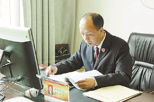 人物档案姓名:田文单位:湖南省龙山县人民检察院关键