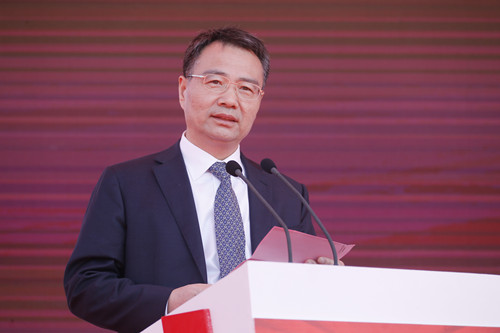 他顽强创业做肥皂,克服病魔成为富翁