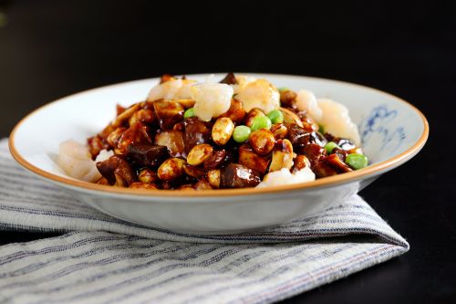 美味斋迁址一周年 中式风韵展老字号"花样年华"