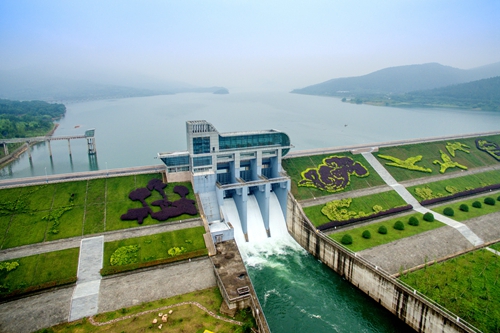 合溪水库开闸泄洪