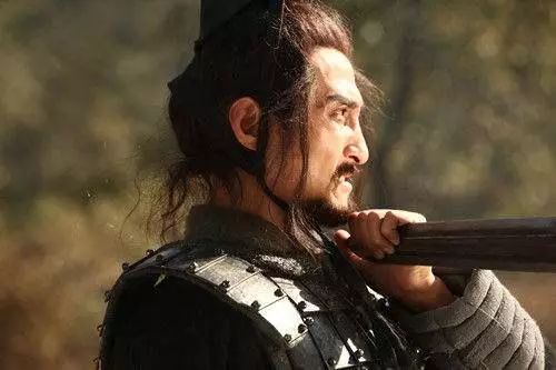 一向受项羽器重的英布,为何在裂土封王之后投靠了刘邦?