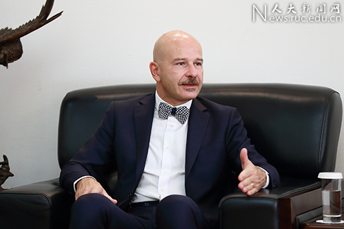 刘伟校长会见意大利路易斯大学校长安德里亚·普伦奇佩