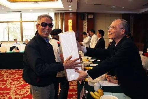 奖"获得者名单:一支部:徐影清 邹国荣 翁琼华 黄辉 江宁二支部:李佩佑