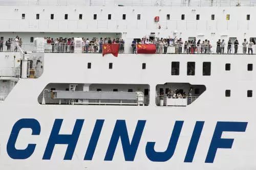 ▲9月11日,滞留大阪的片面中国旅客乘船回国。(新华社)